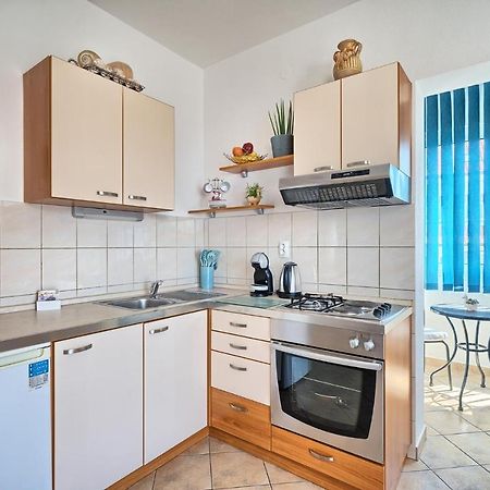 Apartments Irena Хвар Экстерьер фото