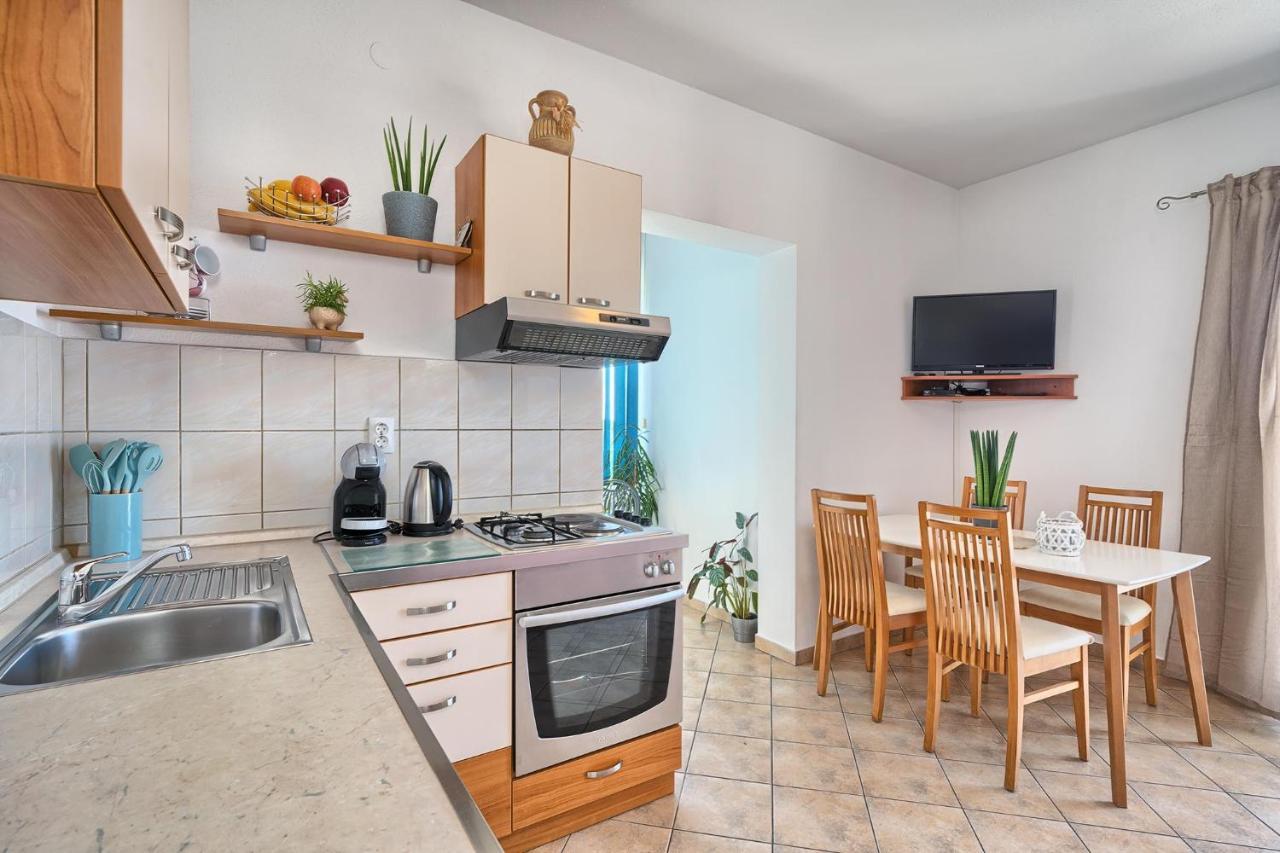 Apartments Irena Хвар Экстерьер фото