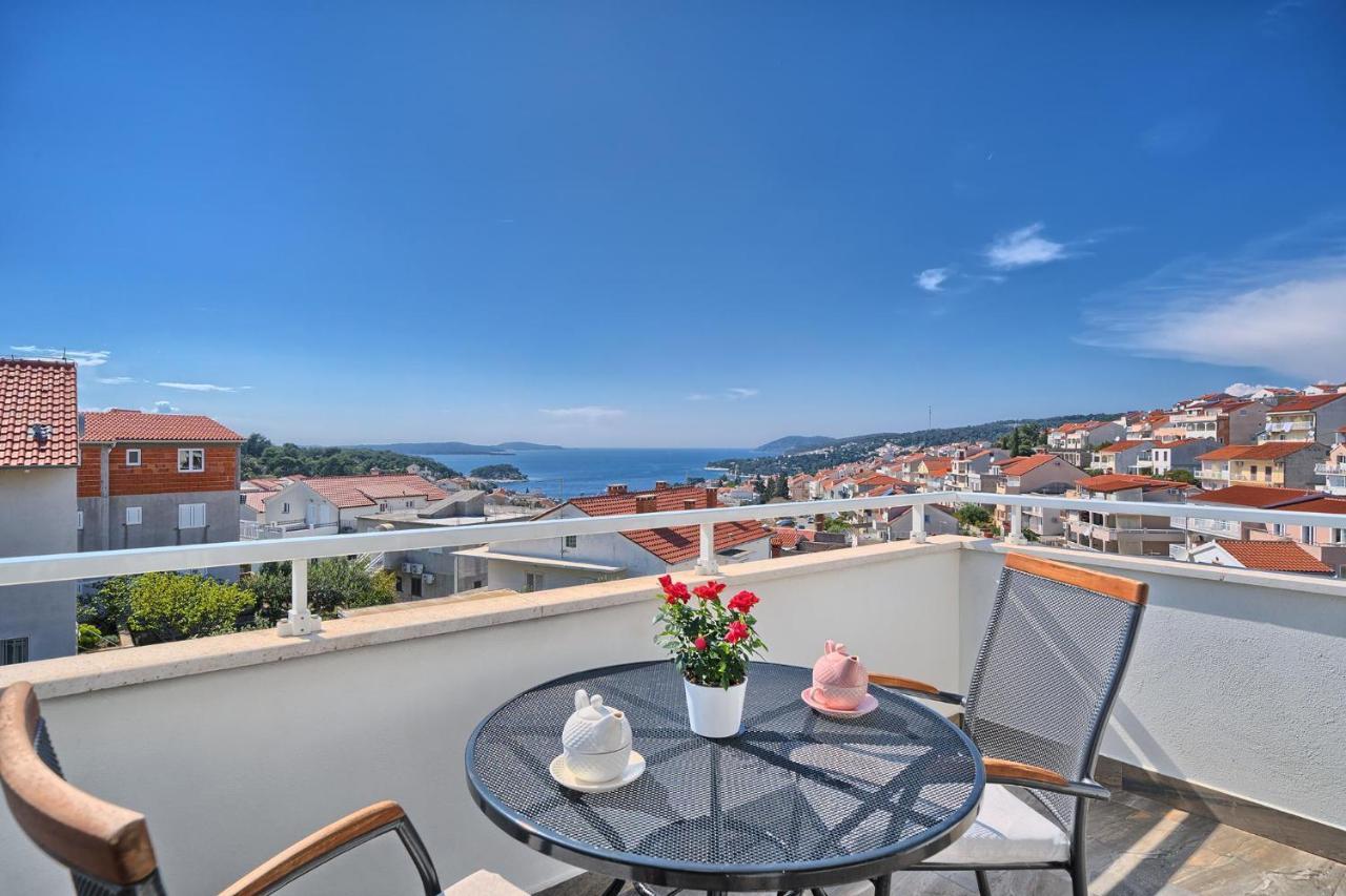 Apartments Irena Хвар Экстерьер фото