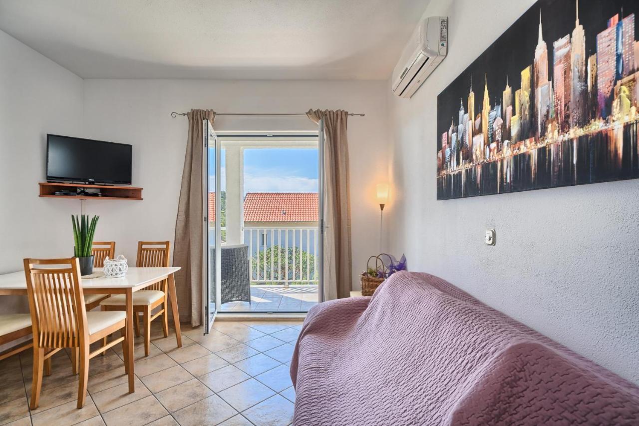 Apartments Irena Хвар Экстерьер фото