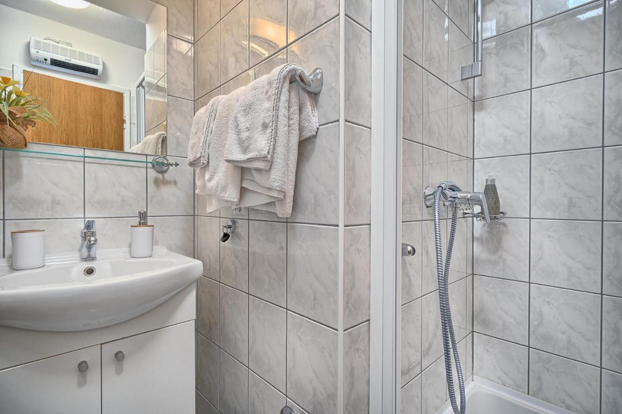 Apartments Irena Хвар Экстерьер фото