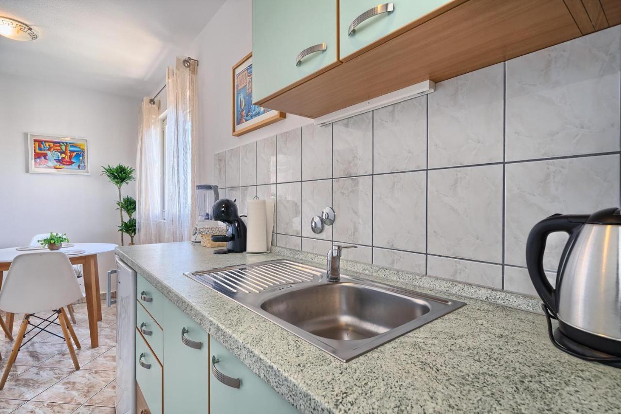 Apartments Irena Хвар Экстерьер фото