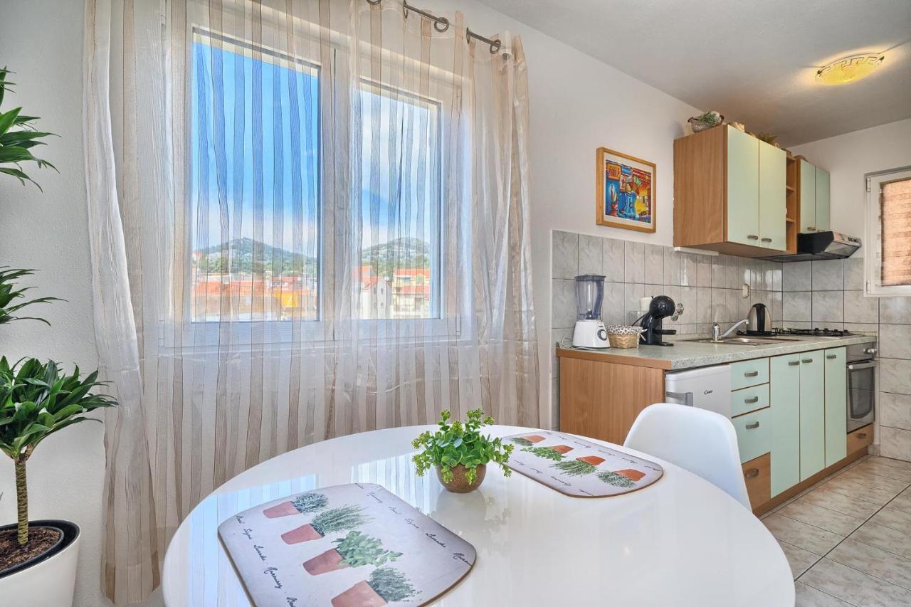 Apartments Irena Хвар Экстерьер фото