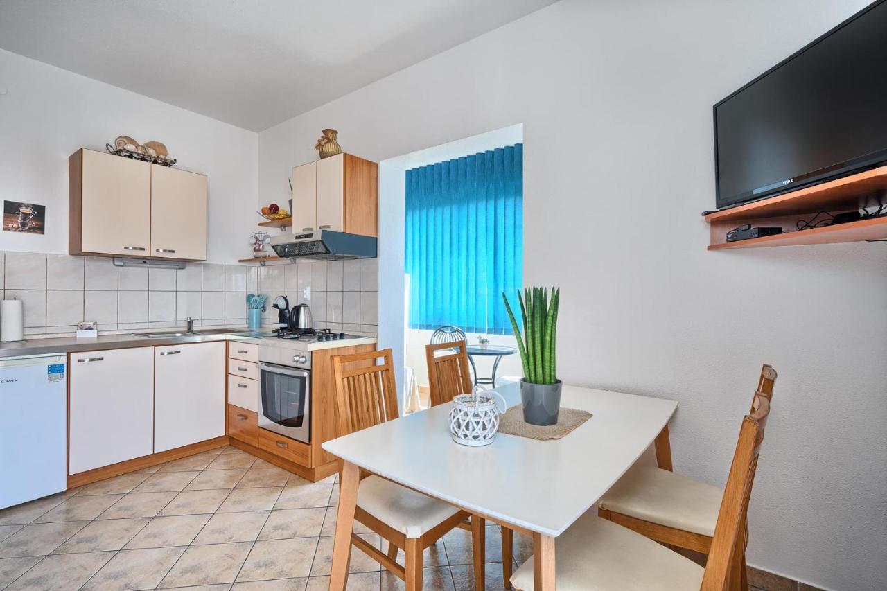 Apartments Irena Хвар Экстерьер фото