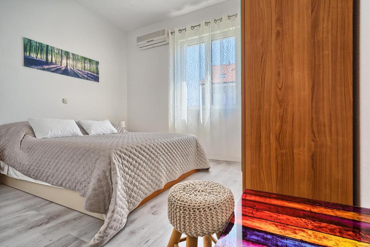 Apartments Irena Хвар Экстерьер фото