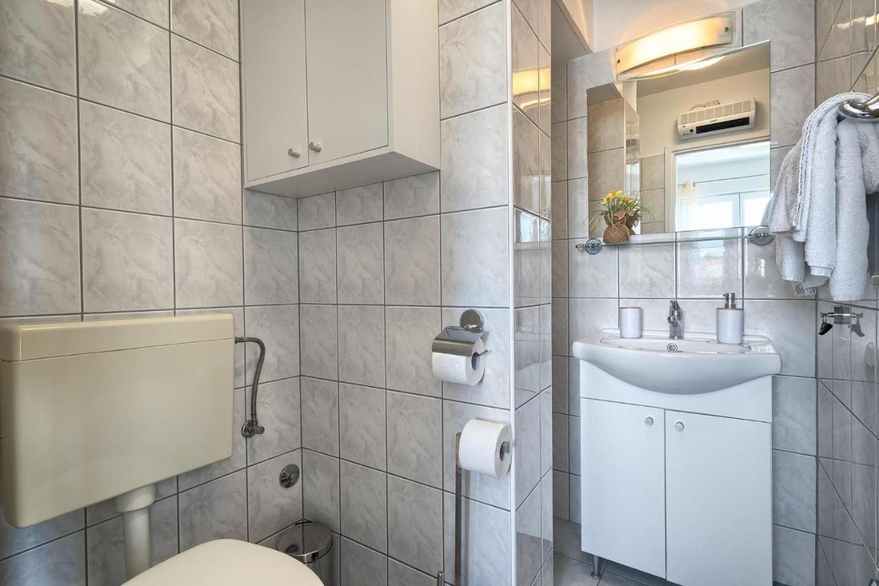 Apartments Irena Хвар Экстерьер фото