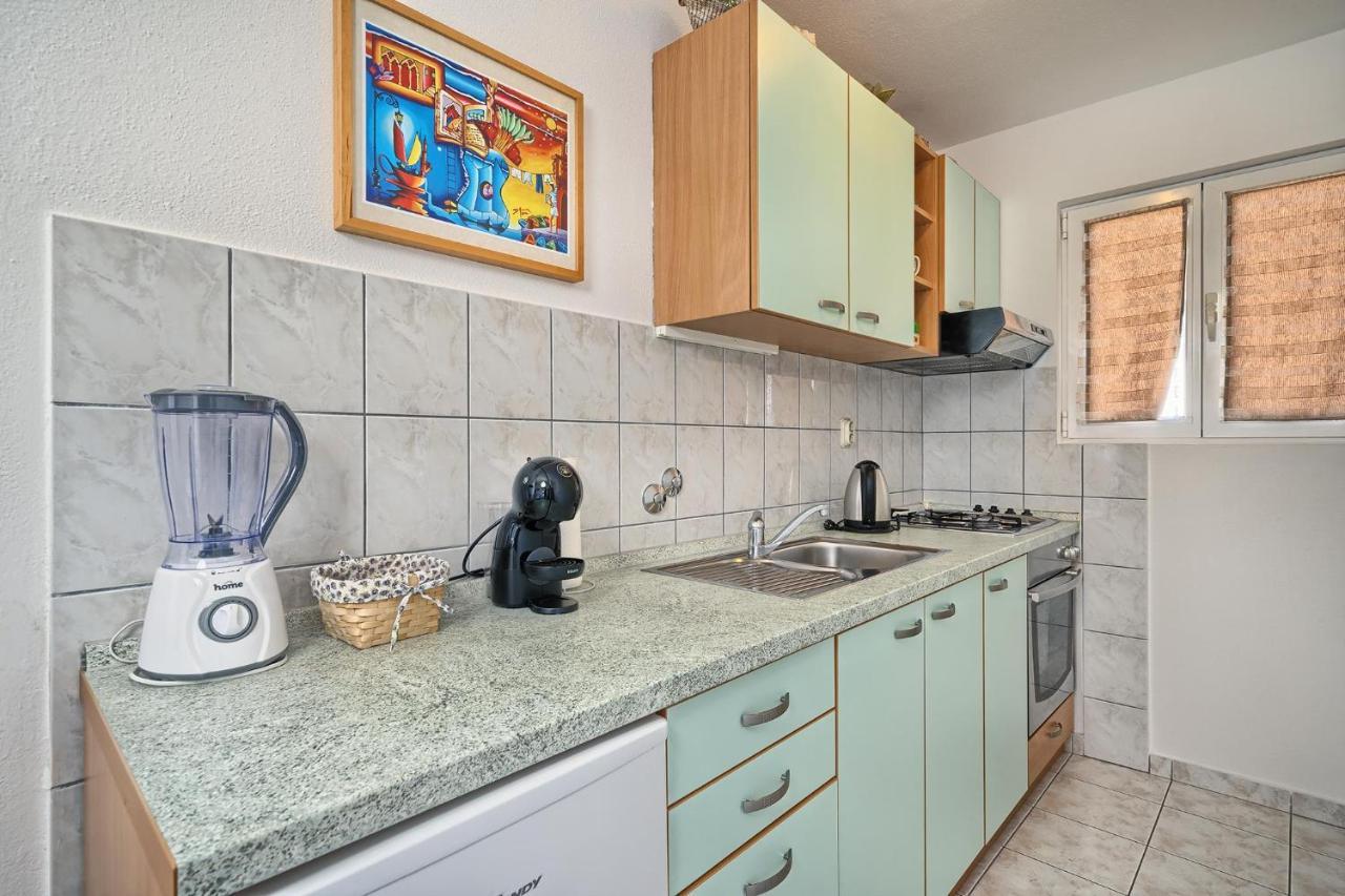 Apartments Irena Хвар Экстерьер фото