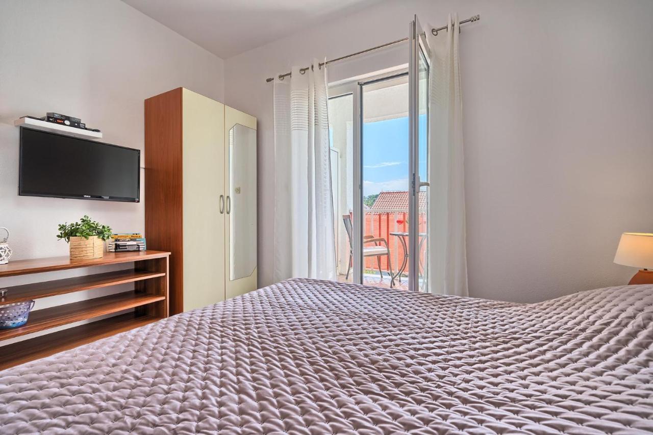 Apartments Irena Хвар Экстерьер фото