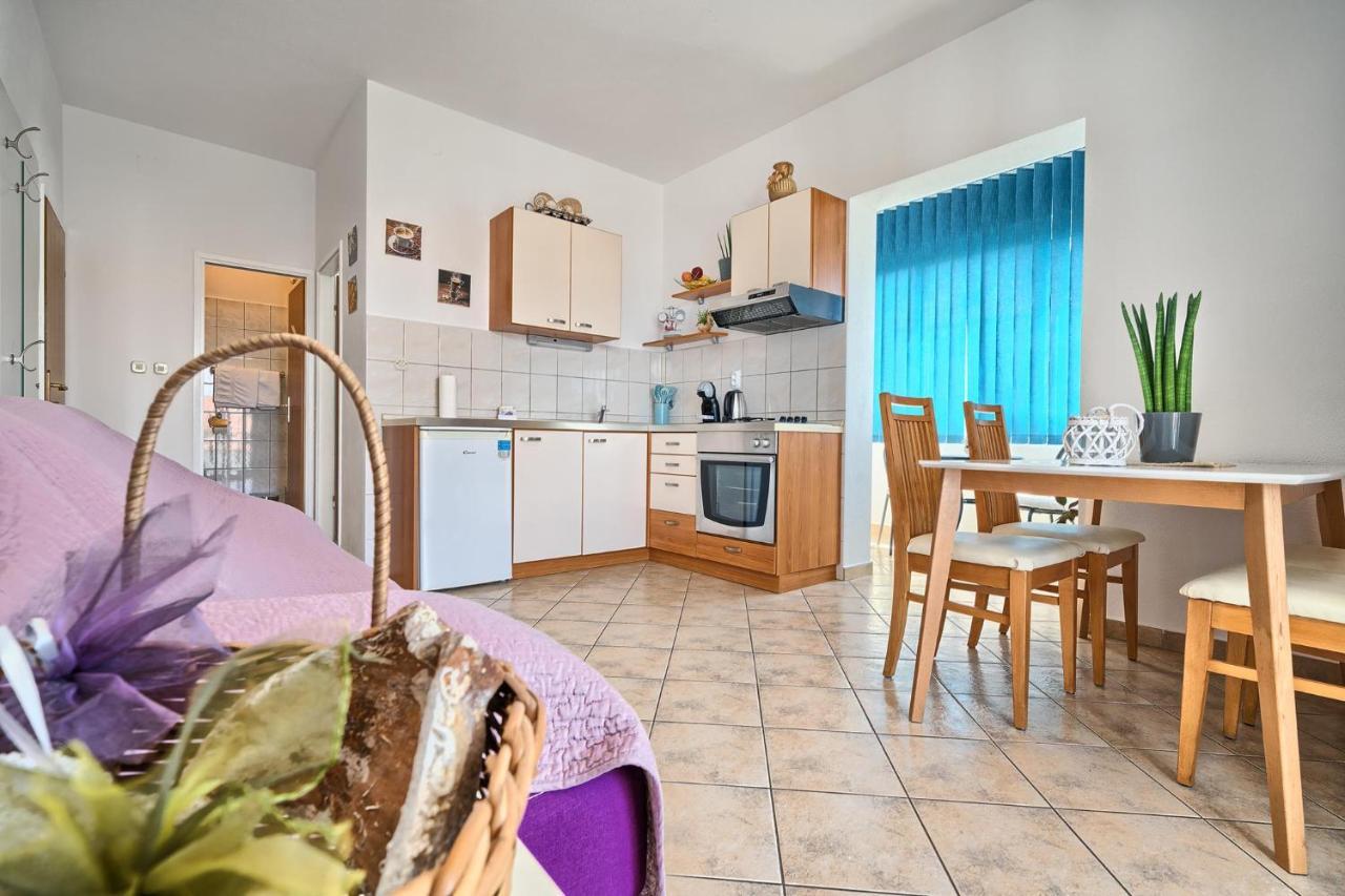 Apartments Irena Хвар Экстерьер фото