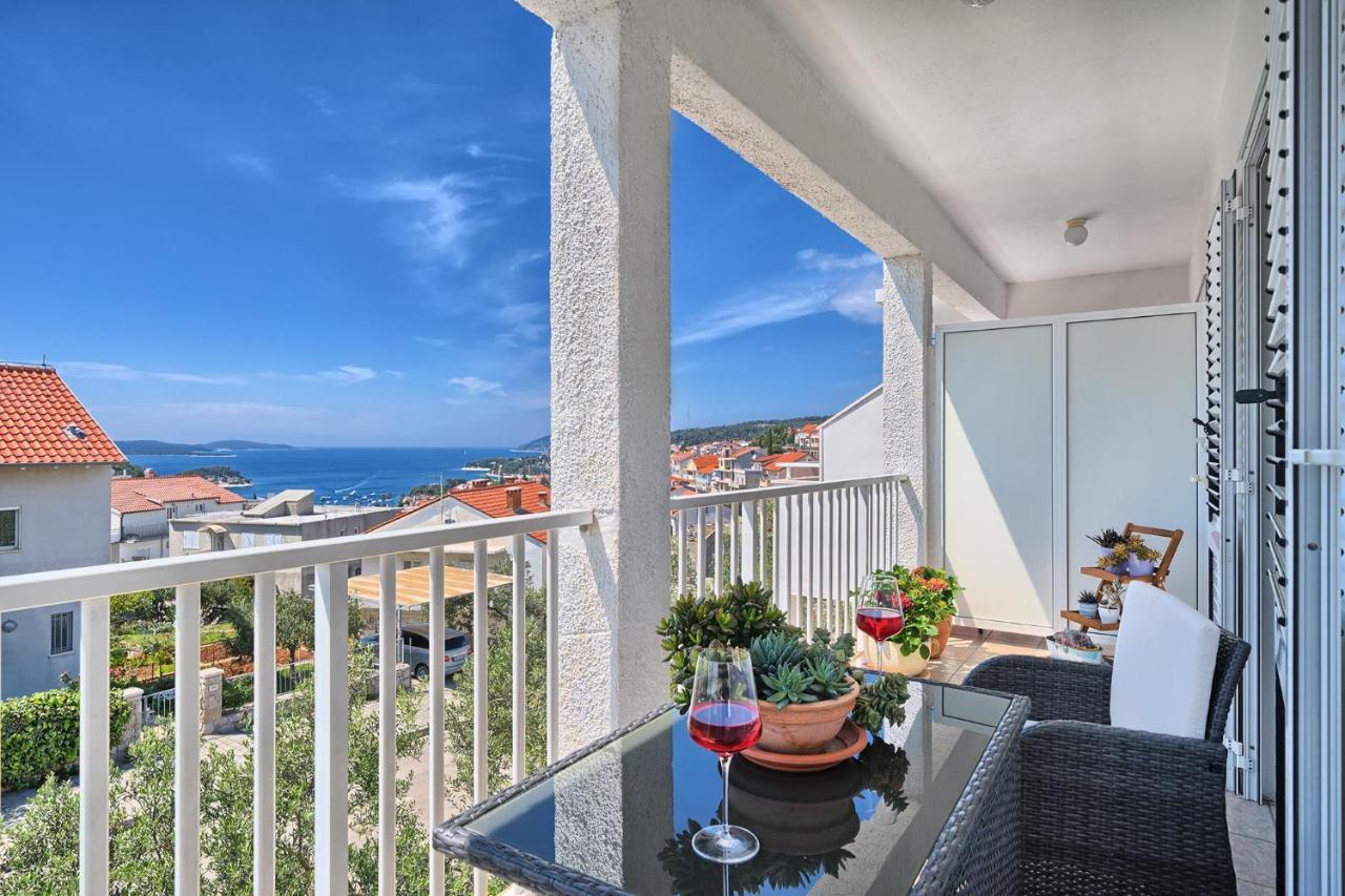Apartments Irena Хвар Экстерьер фото