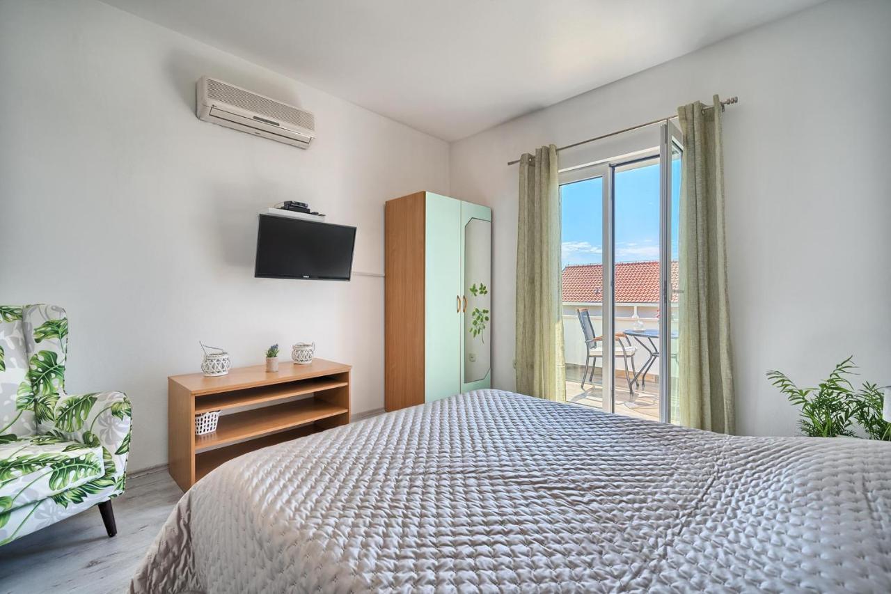 Apartments Irena Хвар Экстерьер фото