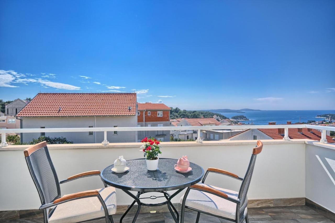 Apartments Irena Хвар Экстерьер фото