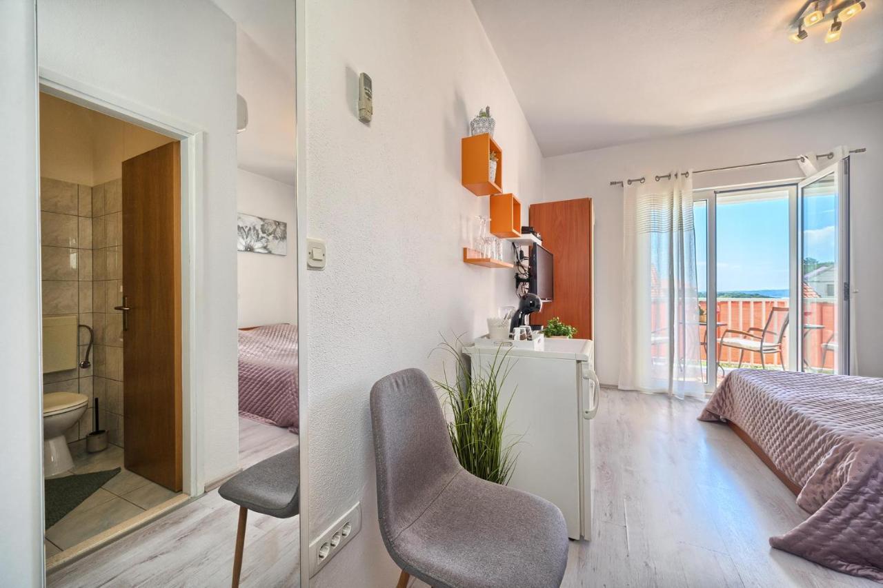 Apartments Irena Хвар Экстерьер фото