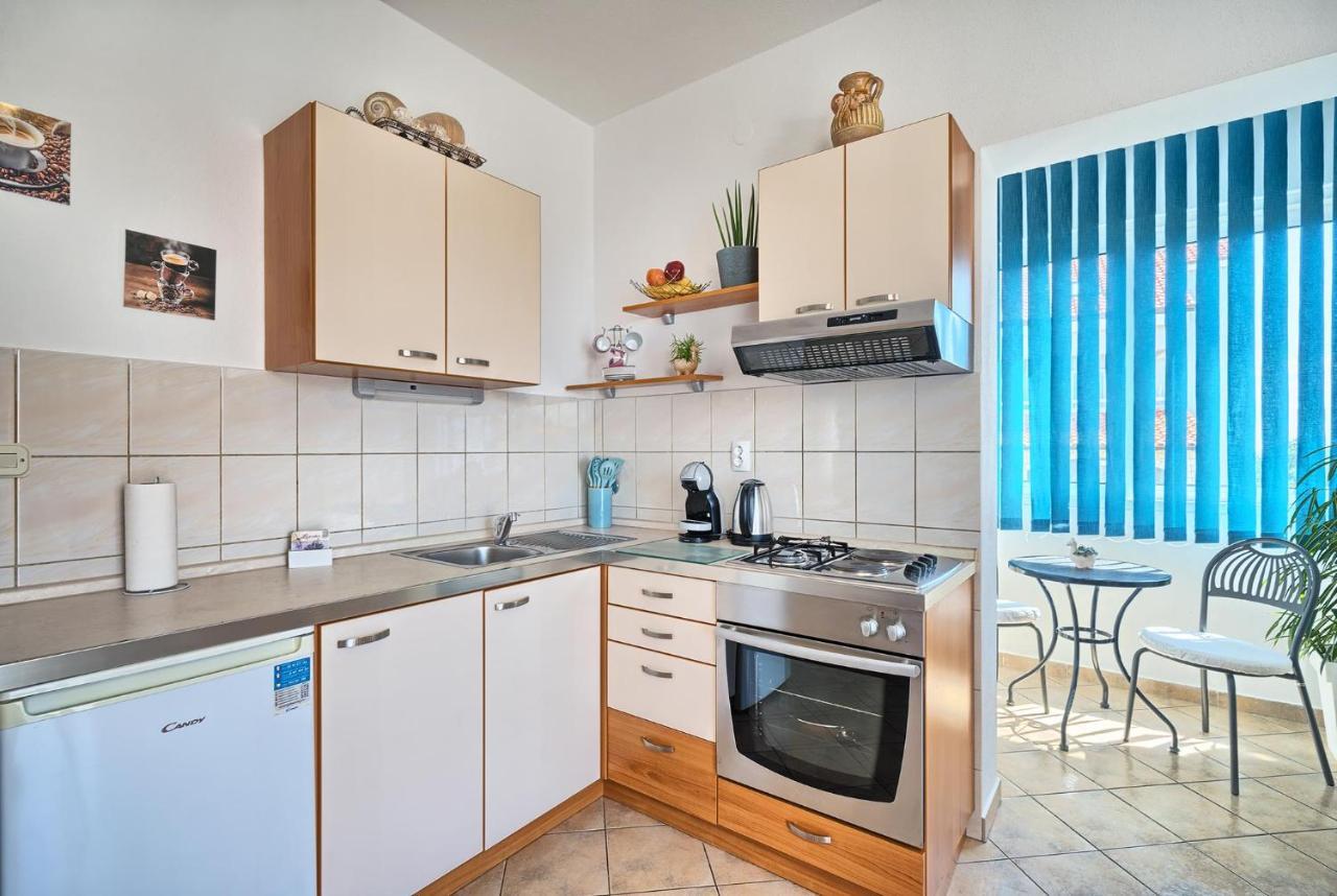 Apartments Irena Хвар Экстерьер фото