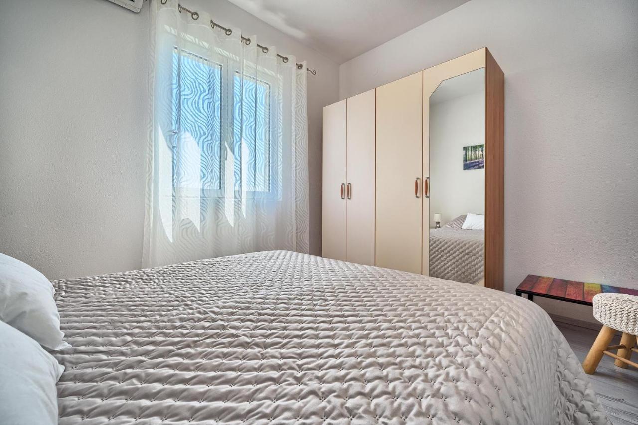 Apartments Irena Хвар Экстерьер фото
