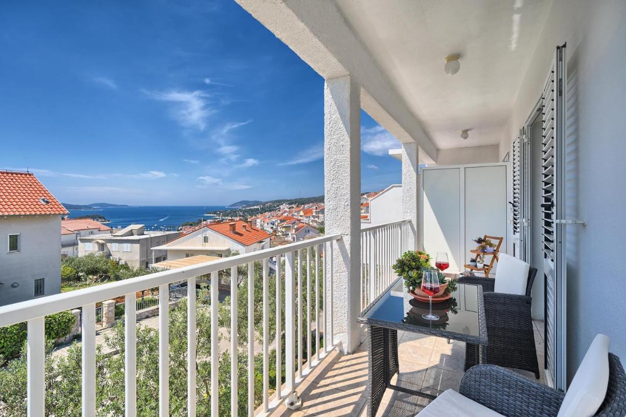 Apartments Irena Хвар Экстерьер фото