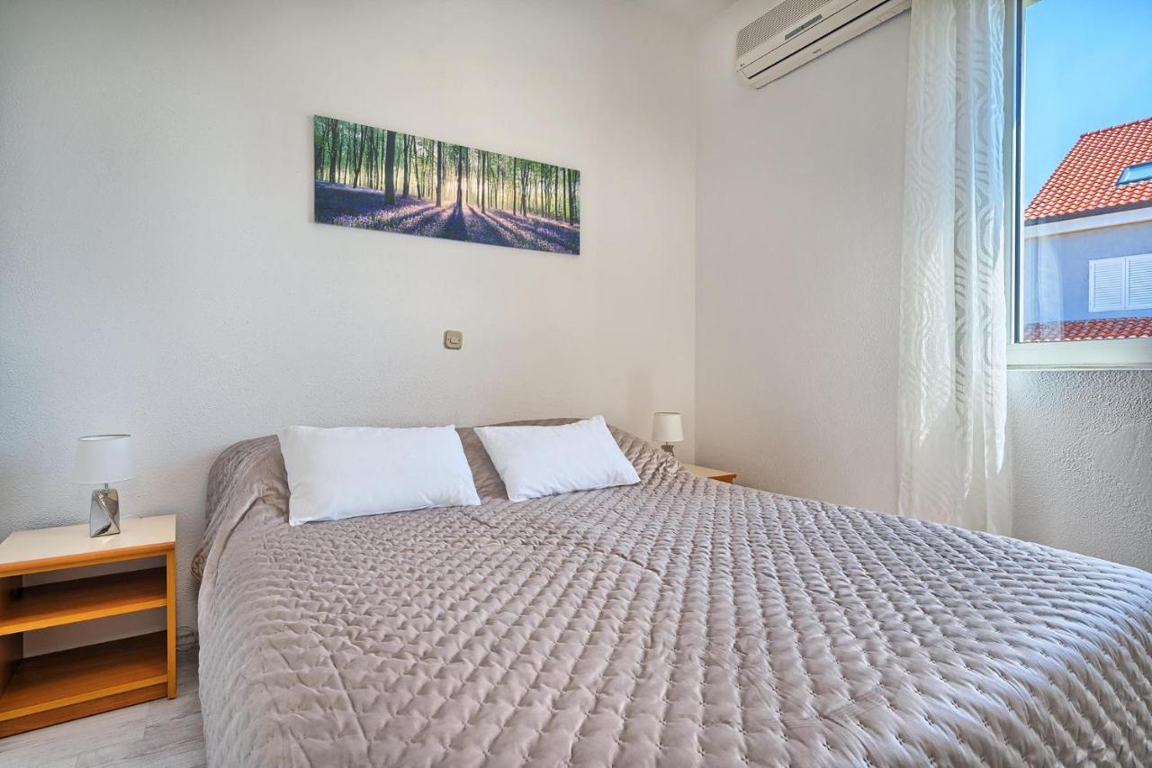 Apartments Irena Хвар Экстерьер фото