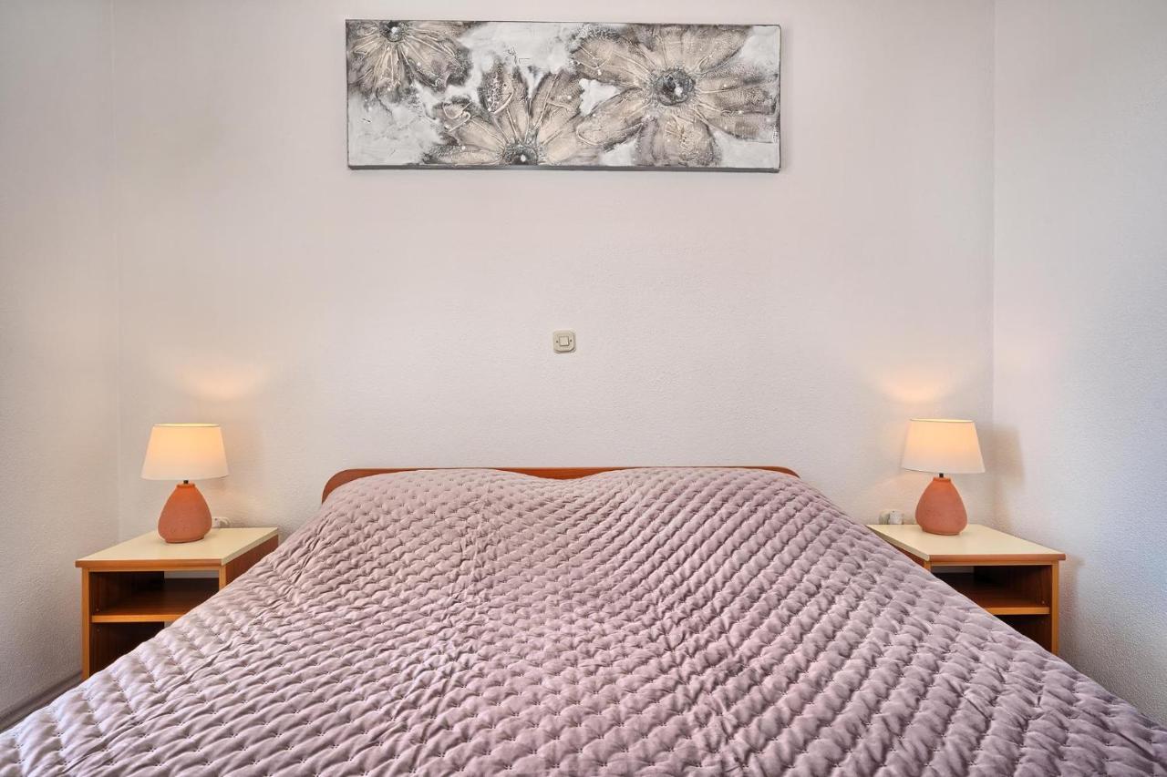 Apartments Irena Хвар Экстерьер фото