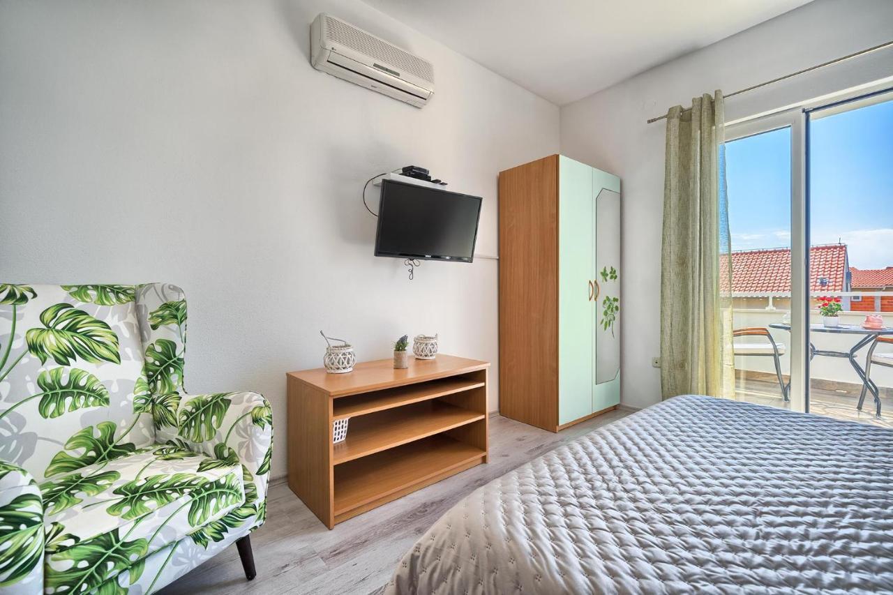 Apartments Irena Хвар Экстерьер фото