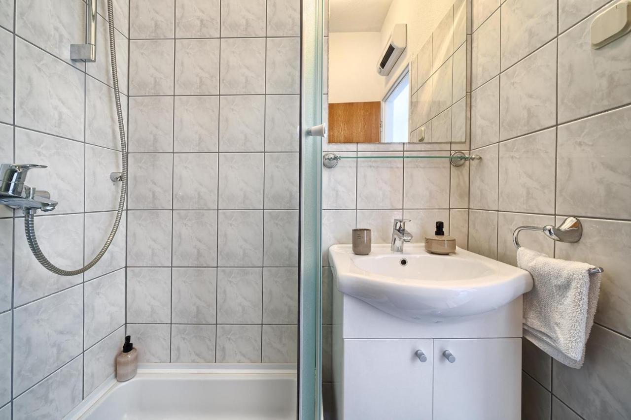 Apartments Irena Хвар Экстерьер фото